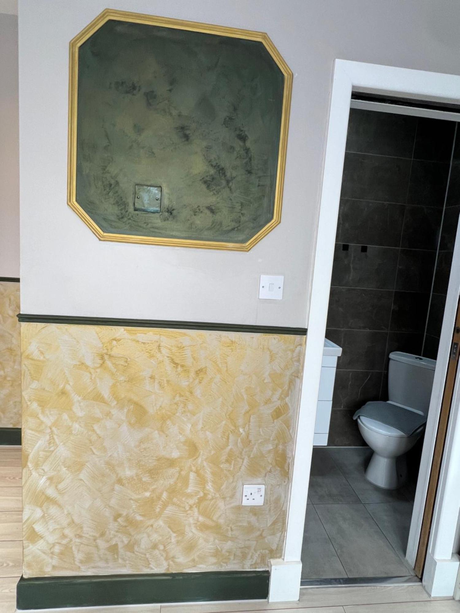 Paragraph Edmonton Palmers Green Exterior photo