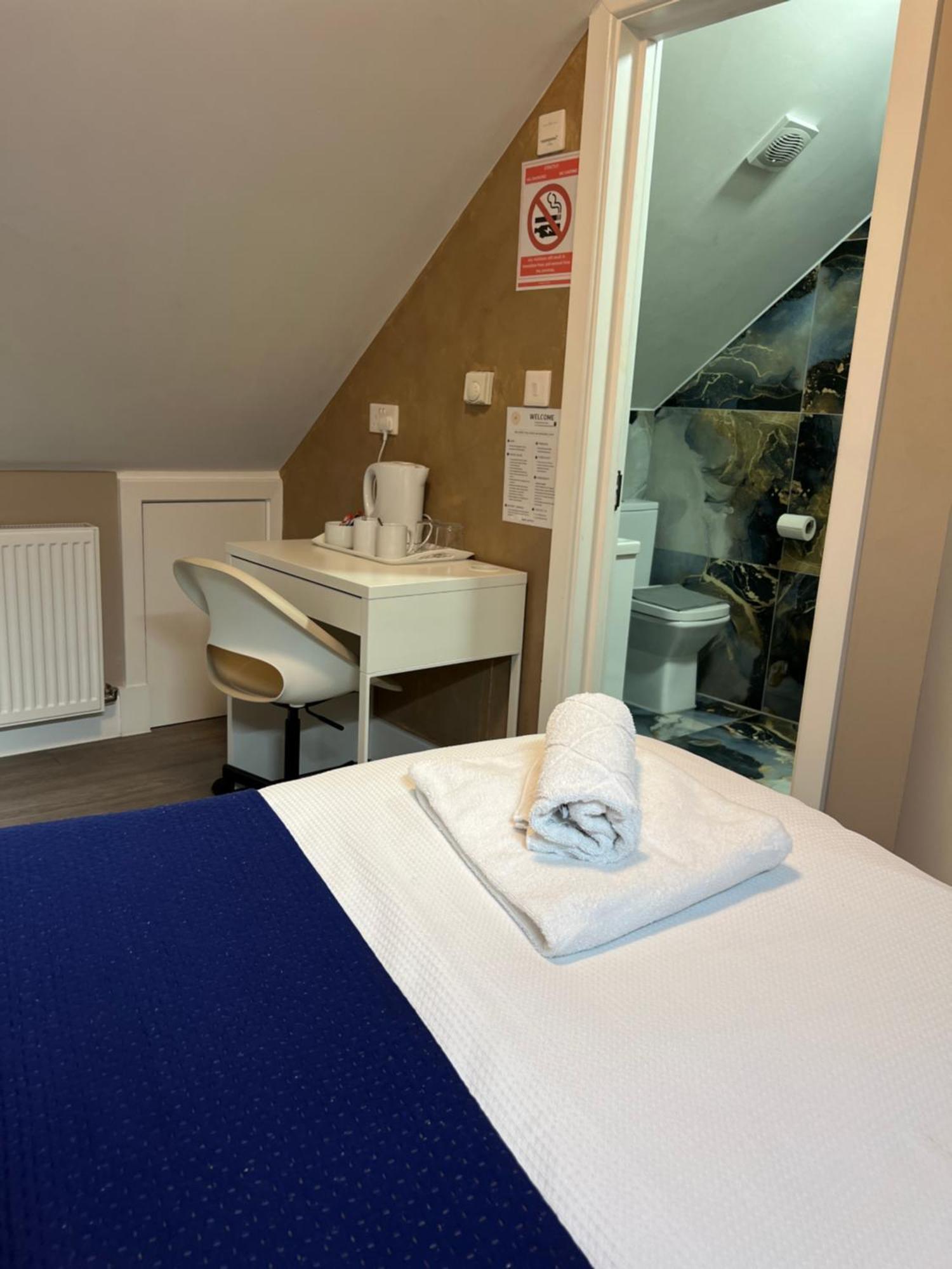 Paragraph Edmonton Palmers Green Exterior photo