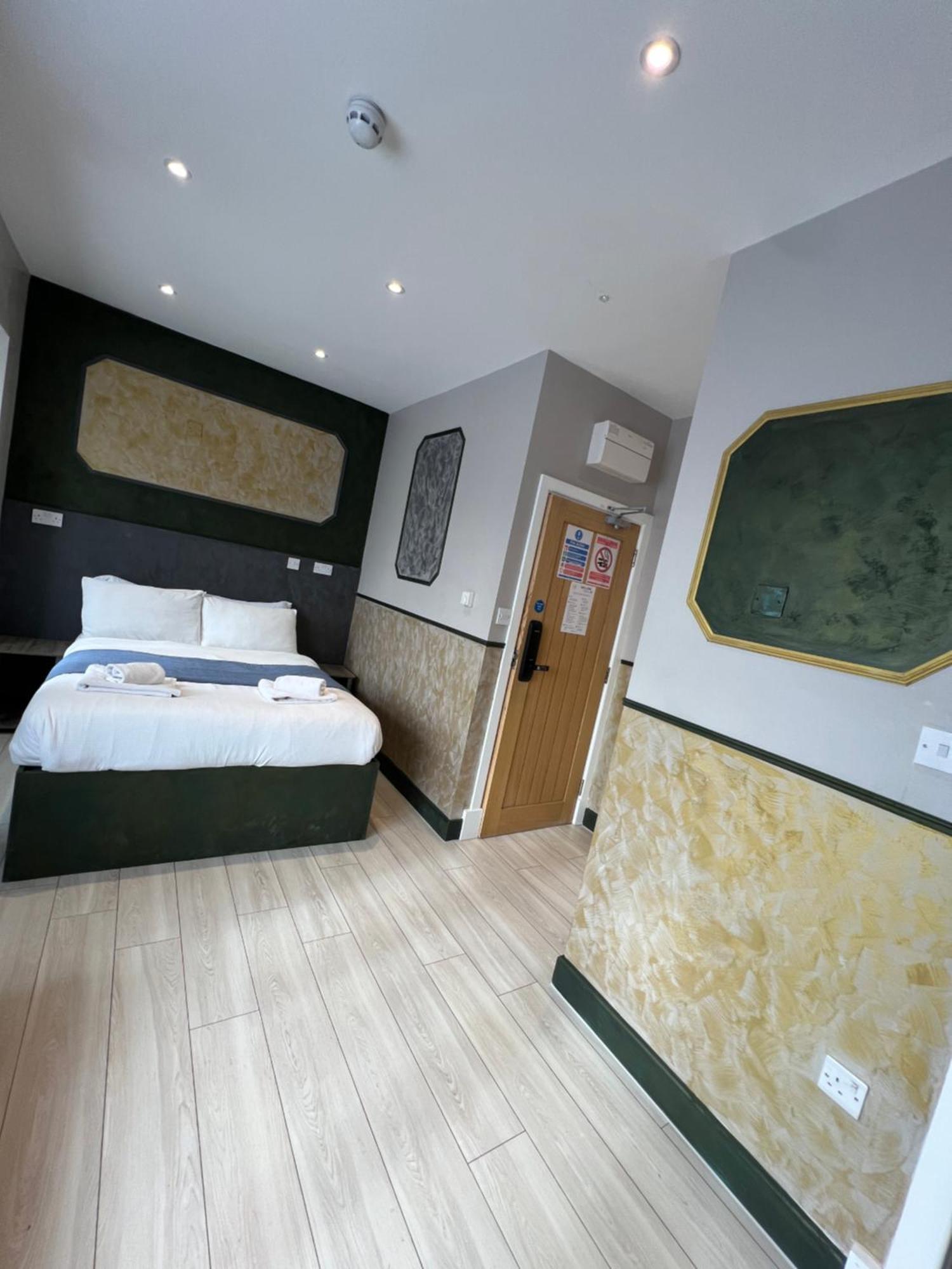 Paragraph Edmonton Palmers Green Exterior photo