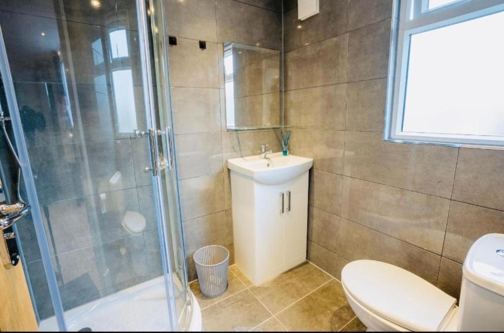 Paragraph Edmonton Palmers Green Exterior photo