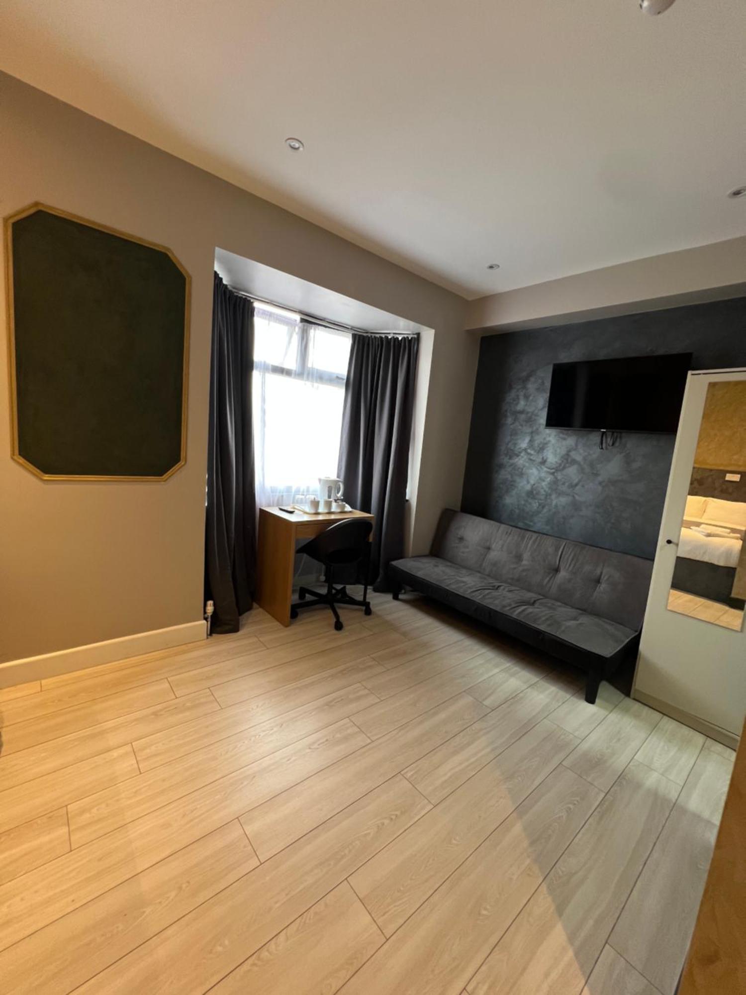 Paragraph Edmonton Palmers Green Exterior photo