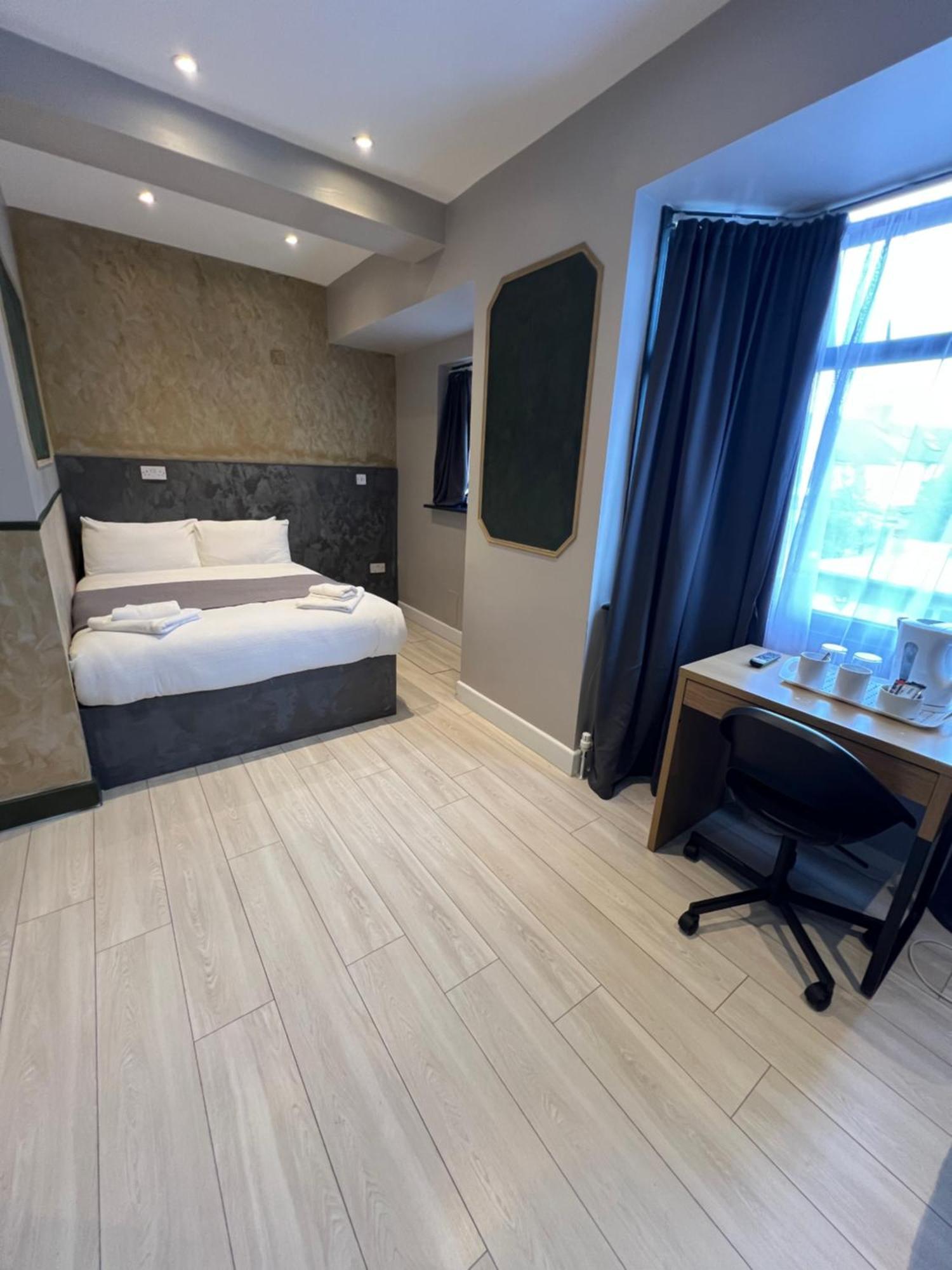 Paragraph Edmonton Palmers Green Exterior photo